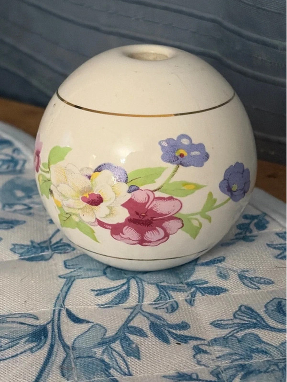 Vintage Floral Porcelain Ceramic Ball Bed Post Finials Gold Trim 2.5”